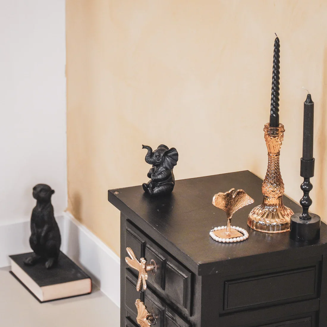 Zwart Beeldje Baby Olifant – Grappig & Decoratief