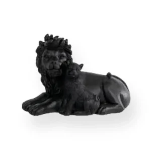Zwart Leeuwenbeeld Met Welp – Elegant & Modern