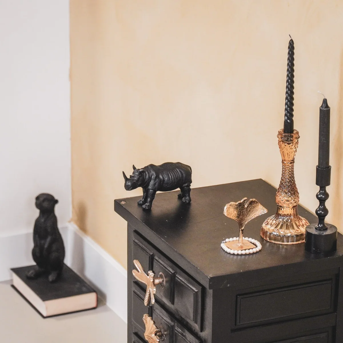 Zwarte Neushoorn Beeld – Luxe Woondecoratie
