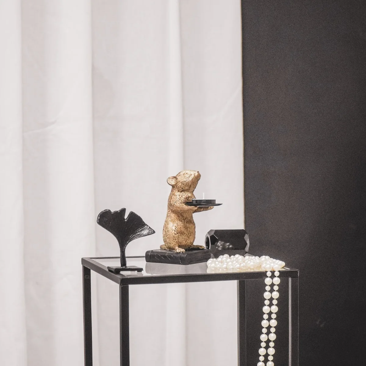 Muis Theelichthouder op Boek – Zwart & Goud