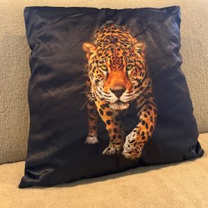 Zwart sierkussen luipaard 45x45 – Jungle chic | Krokomingo