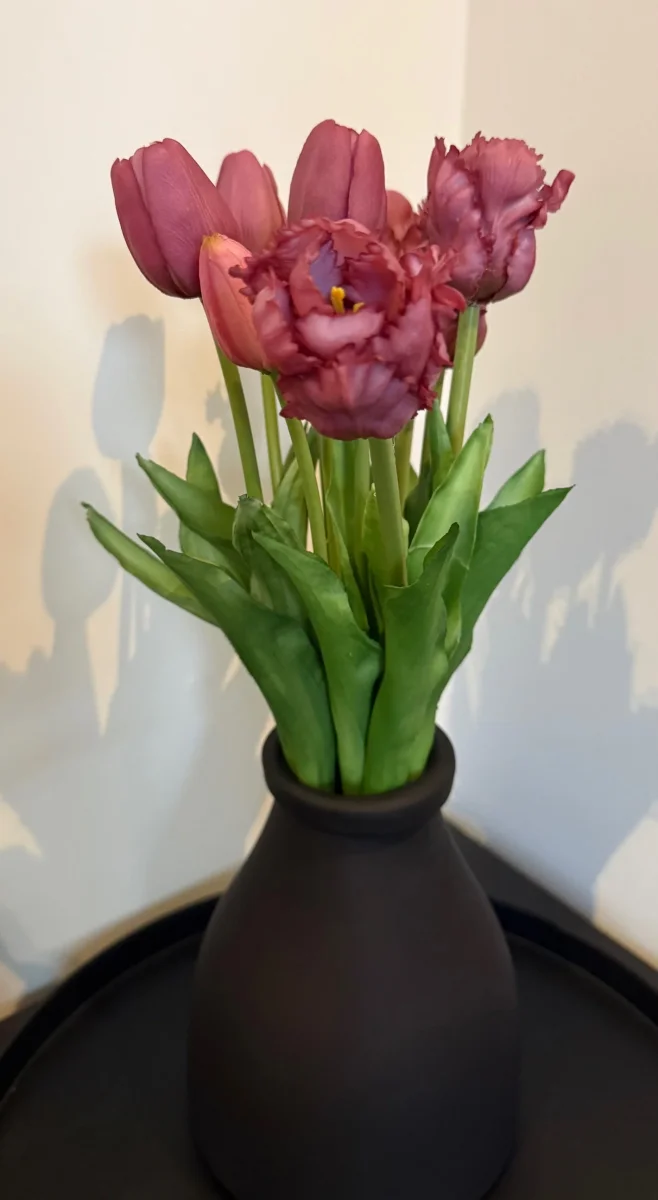 Styling Set Zwarte Glazen Vaas met Paarse Tulpen β Klassiek & Parkiet β 41 cm β Countryfield - Afbeelding 3